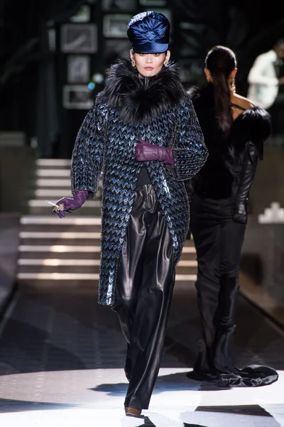 Look 29